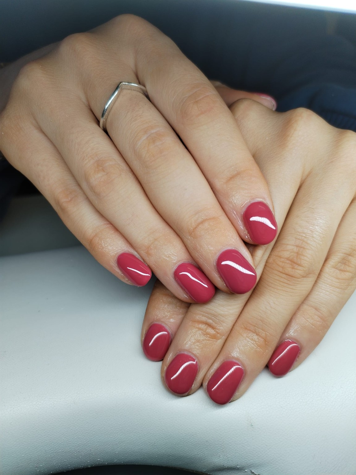 Glossy berry manicure by Moy Nails